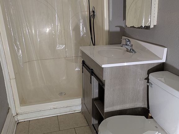 3rd image of 825 E High St APT C