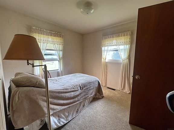 4th image of 130 Highland Park Dr