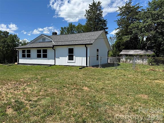 3rd image of 3812 Cliffside Rd