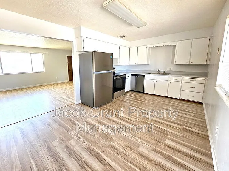 2118 Saint Clair Rd — Photo 5