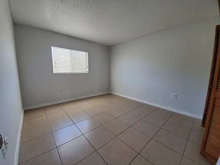 504 Barcelona Avenue — Photo 8