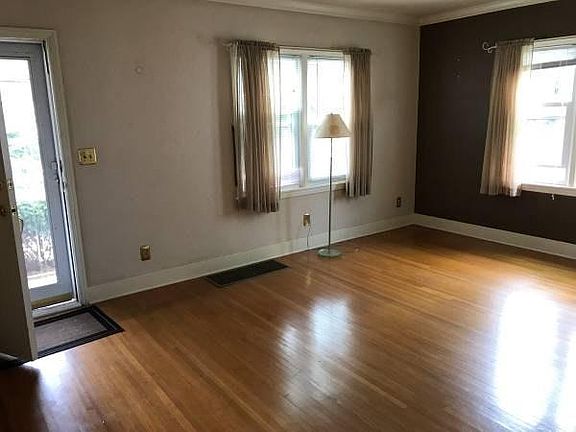 2nd image of 1205 E Norwood Ave
