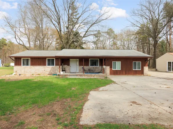 8639 Stone Rd, Clay, MI 48001