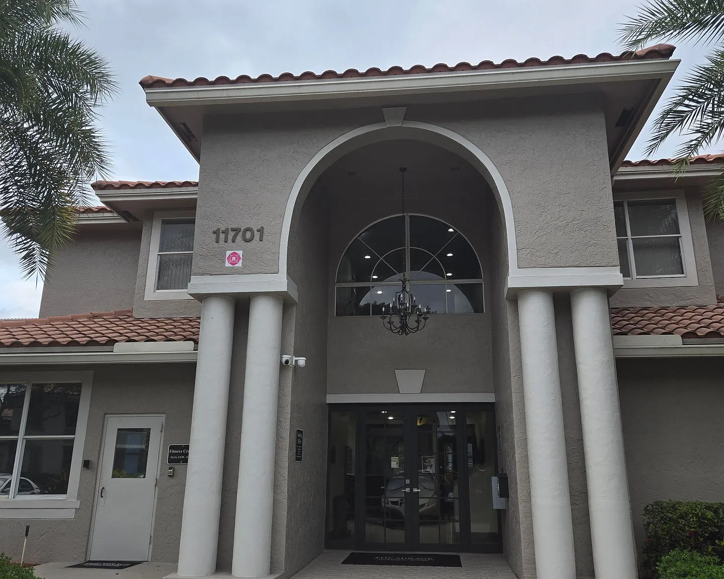 The Mirage Apartments — Photo 2