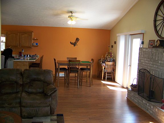 5th image of 327 Glenridge Cir