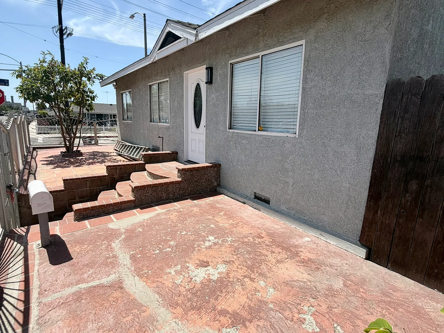 3 bed, 588 sqft, $3,300 — Photo 3