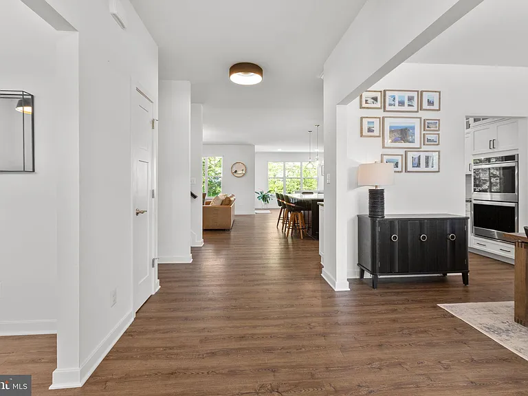 15 Grove Ln — Photo 8