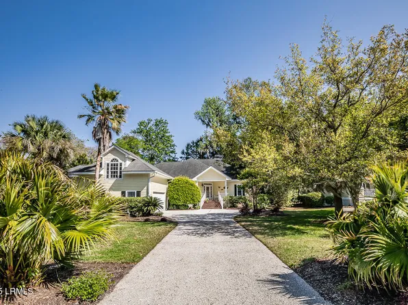 807 Island Cir W, Saint Helena Island, SC 29920