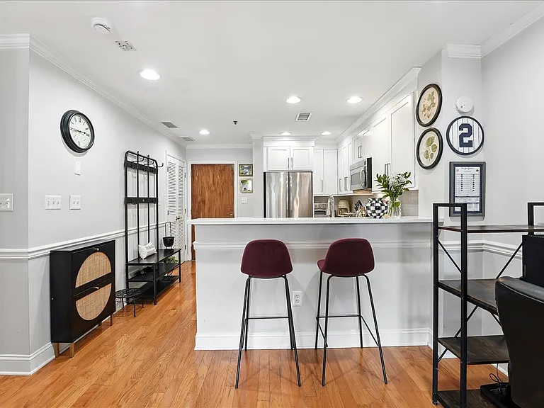 812 Grand St #412 — Photo 8