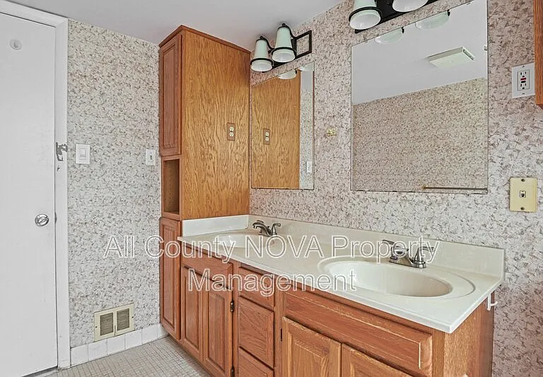 8108 Timber Valley Ct — Photo 14