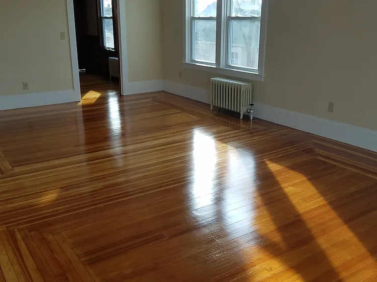 7 Middle St — Photo 3