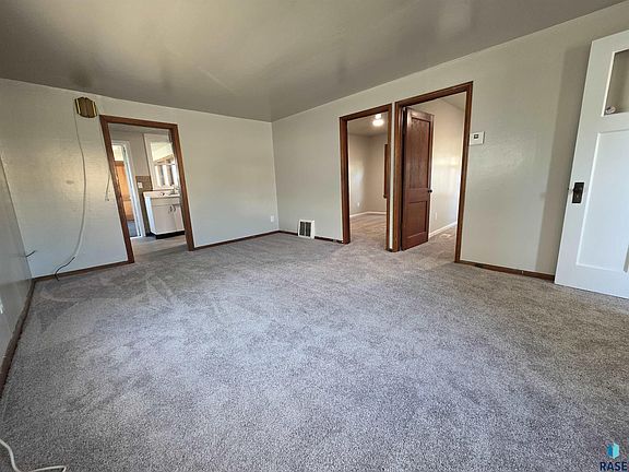 4th image of 1111 N Kiwanis Ave