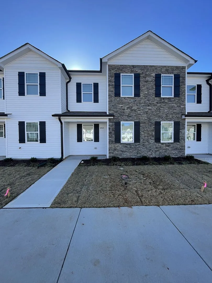 2 bd 2.5 ba townhome — Photo 1