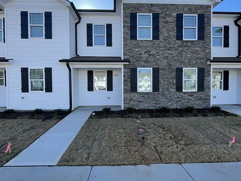 1023 Peony Ln — Photo 1