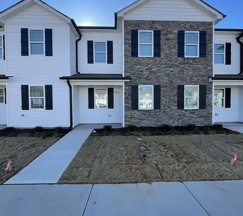 1023 Peony Ln