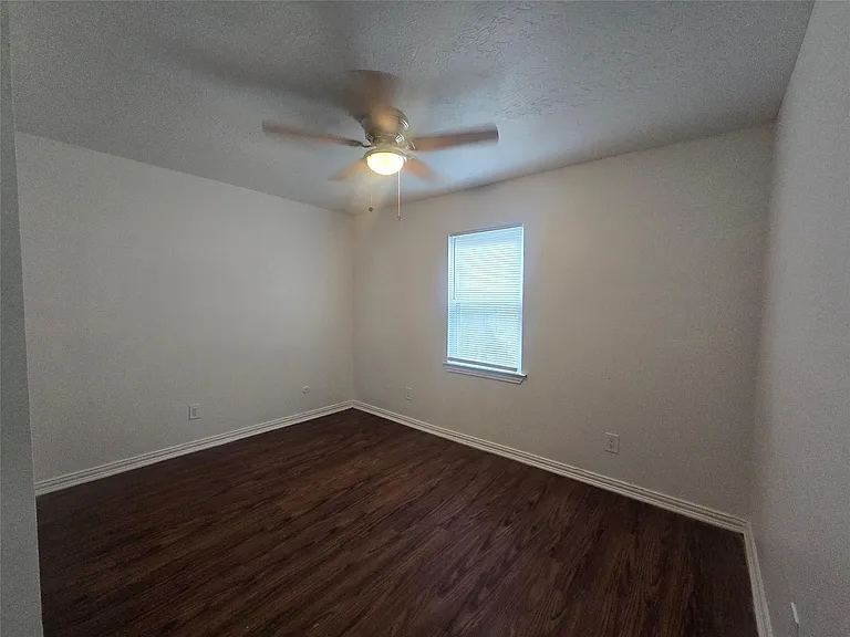 918 Winnie St #101 — Photo 5