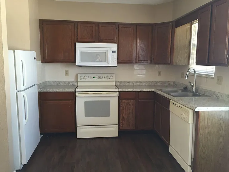 Devling Place Apartments — Photo 20