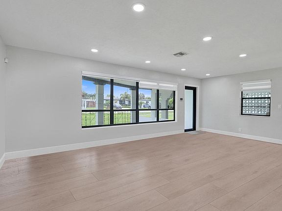 3rd image of 1054 Wyoming Avenue