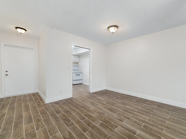 2567 Dudley Dr W #F — Photo 5