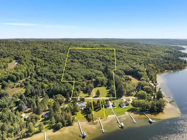 418 N Intermediate Lake Rd, Central Lake, MI 49622