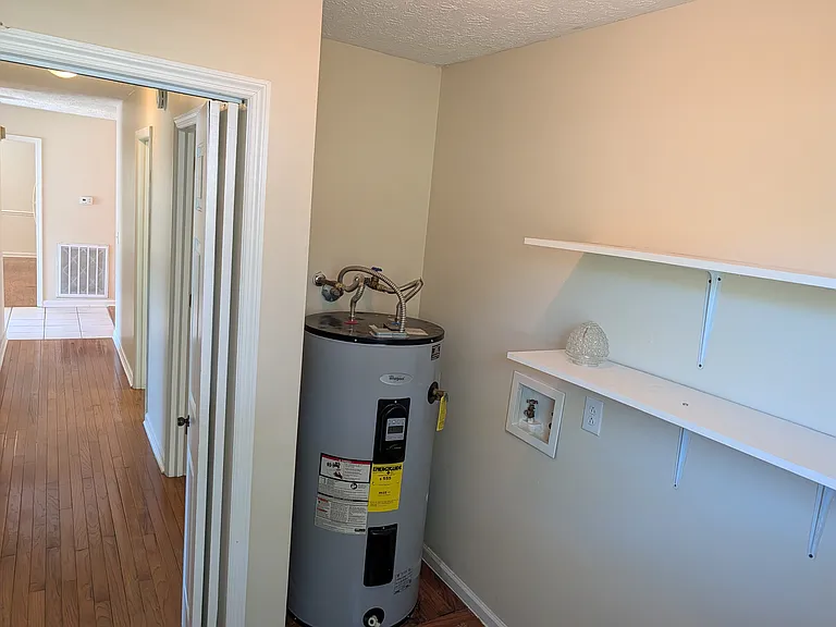 102 Post Oak Rd — Photo 21