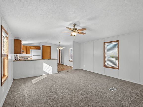 3rd image of 185 Preswick St