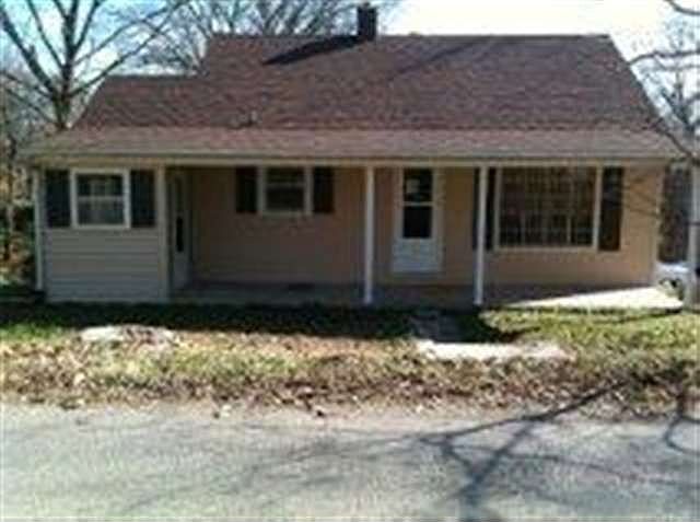 1st image of 326 Country Club Dr