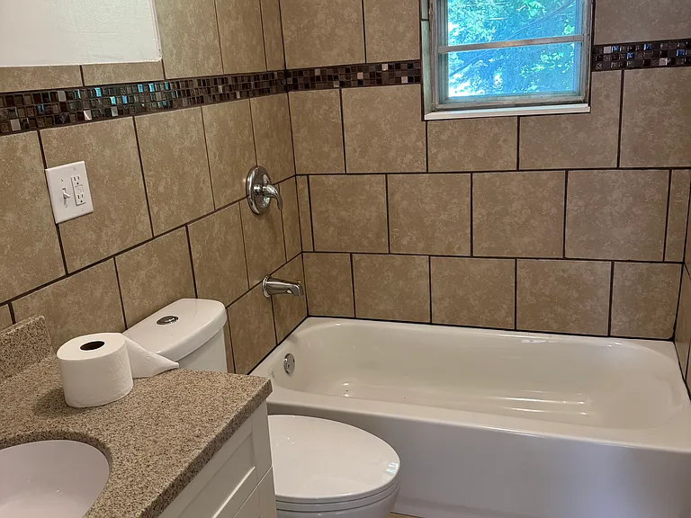 1213 Carol Dr — Photo 8