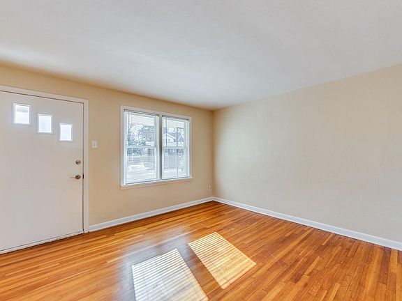 3rd image of 205 Emerling Dr