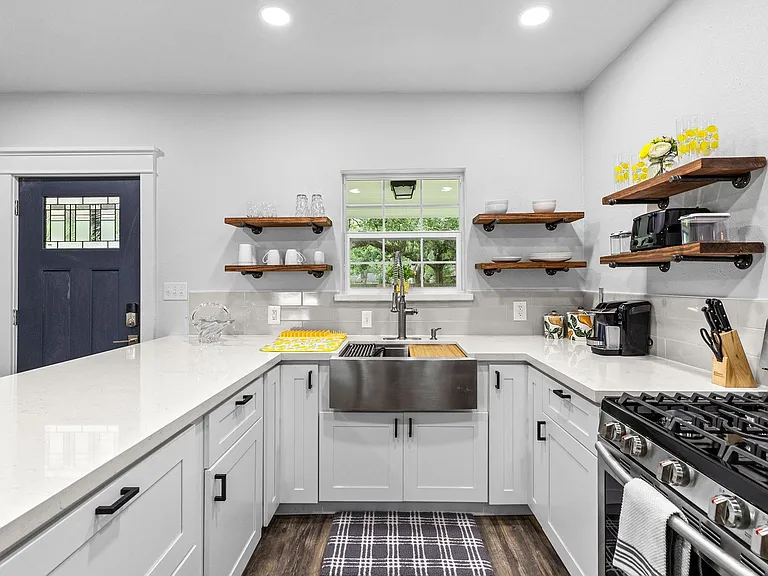412 Waco Ave — Photo 9
