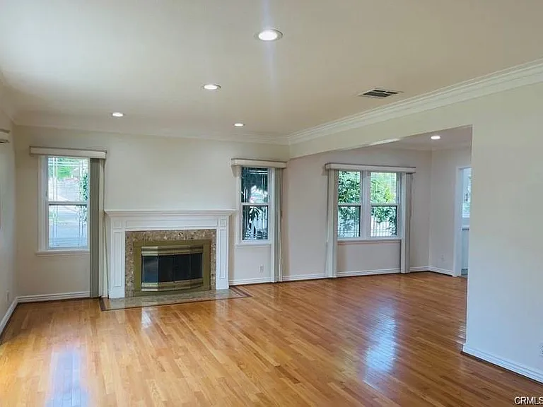 1422 Spazier Ave — Photo 2