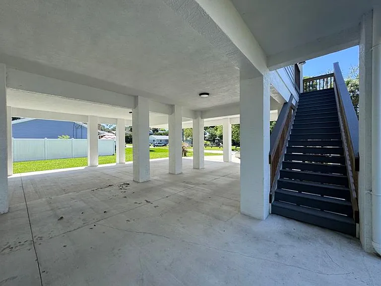 356 Seminole Dr — Photo 2