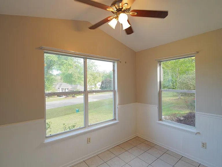 1908 Wagon Wheel Cir E — Photo 7