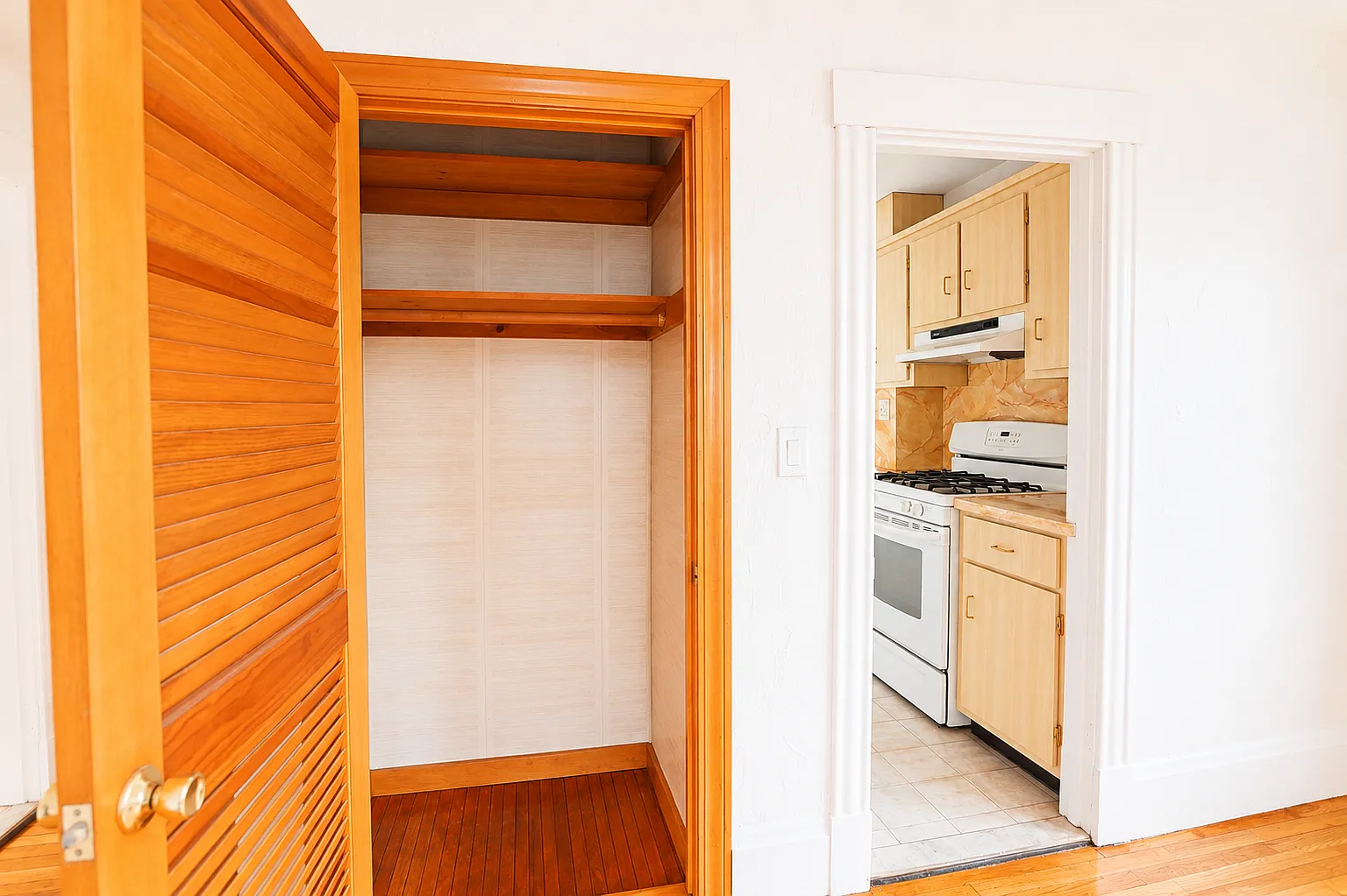 4 bed, 1250 sqft, $3,200 — Photo 3