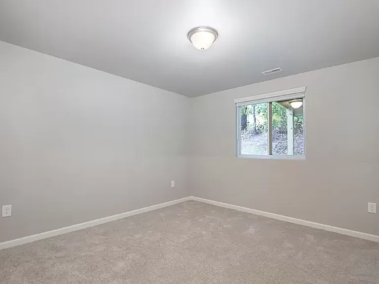 372 White Pine Ct — Photo 20