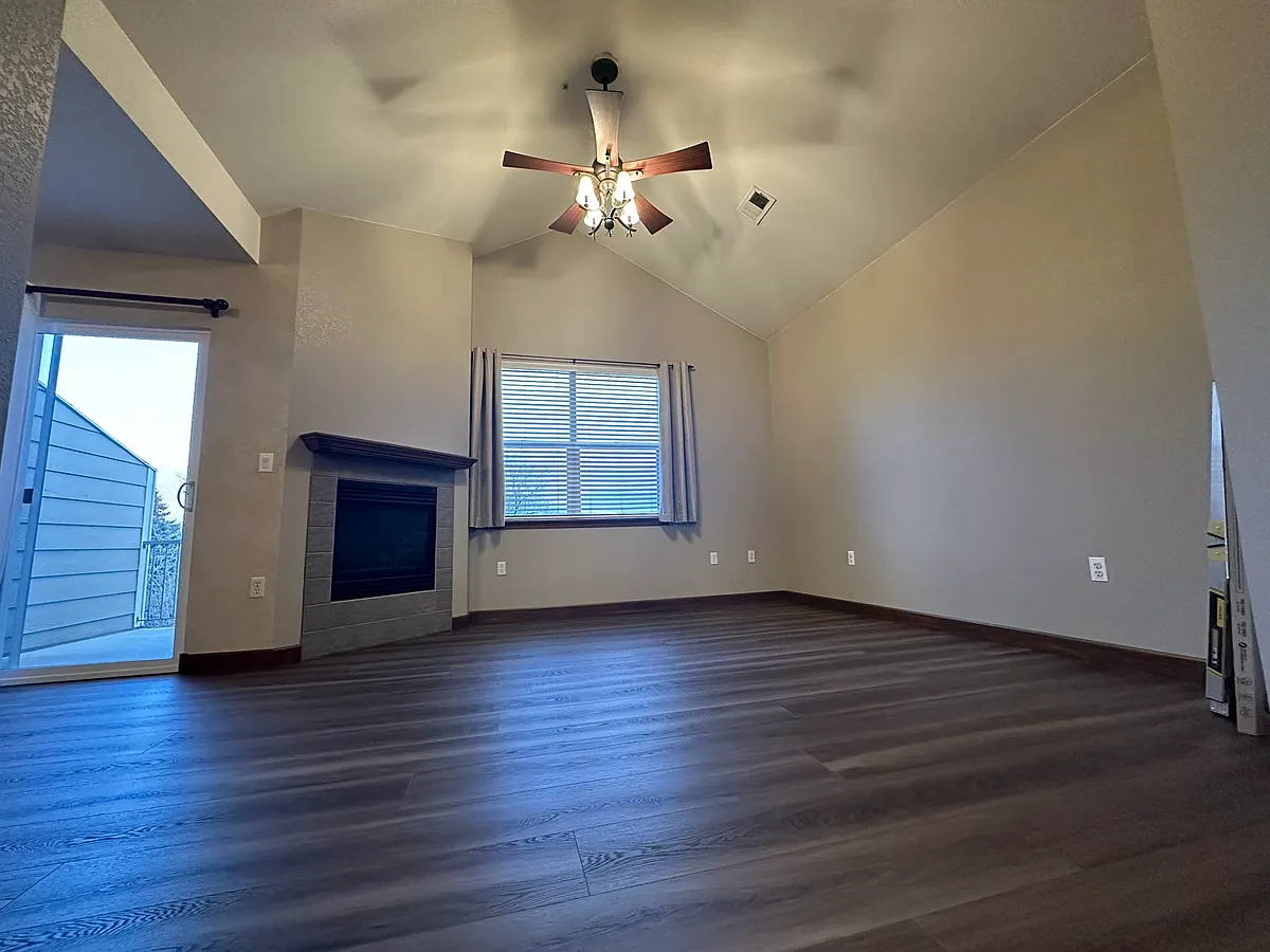 Building Photo - 4245 Boardwalk Dr #F8