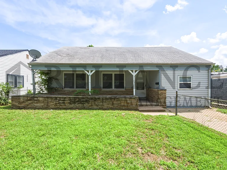 3123 W Douglas Ave — Photo 4