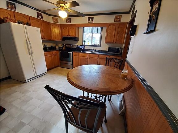 5th image of 912 Burns St