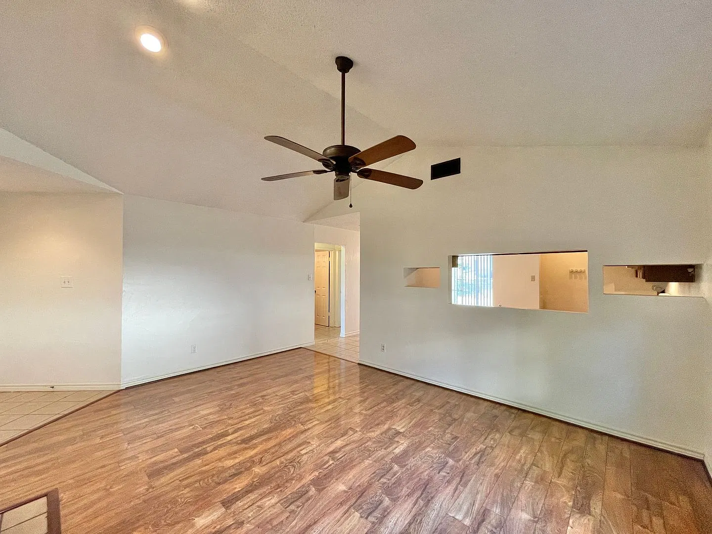 Viewable October 23rd! Pets Accepted! — Photo 4