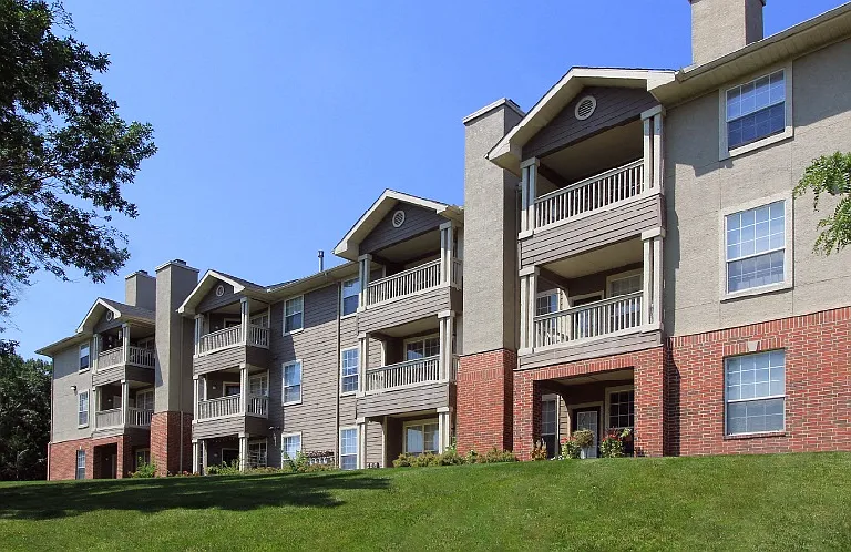 Breckenridge Apartments — Photo 14