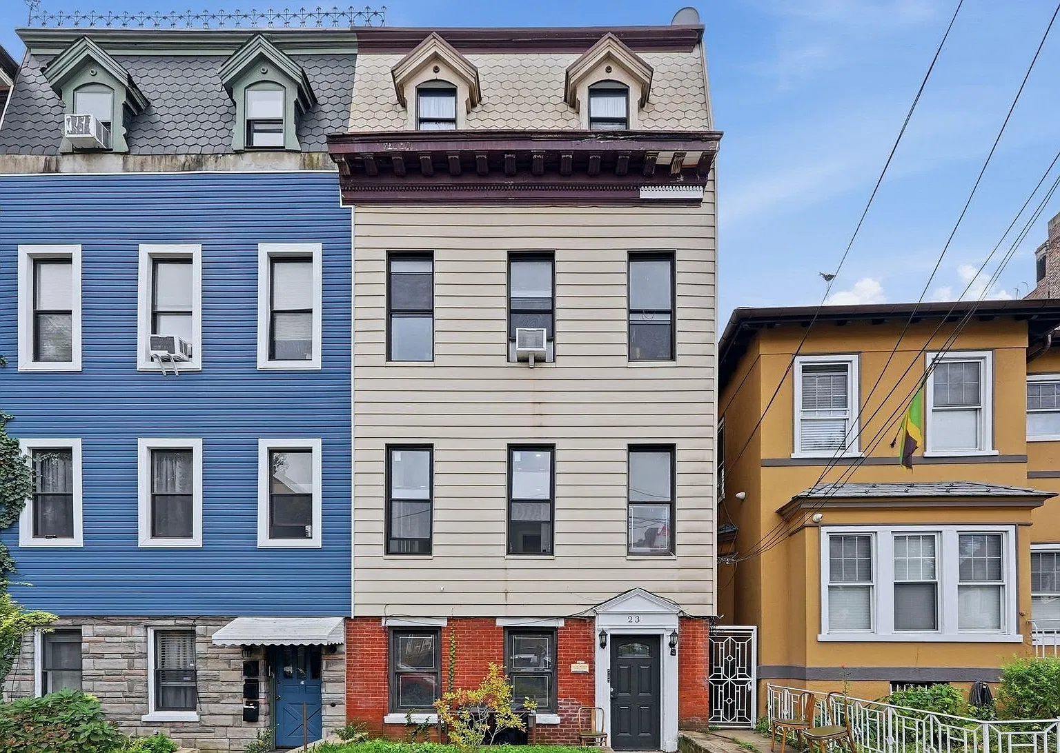 2 bed, 1.0 bath, $2,400 — Photo 1