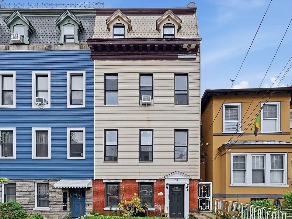 23 Bentley Ave #2