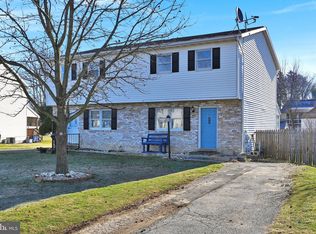 5 Stuart Cir, Hanover, PA 17331