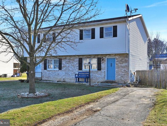 5 Stuart Cir, Hanover, PA 17331