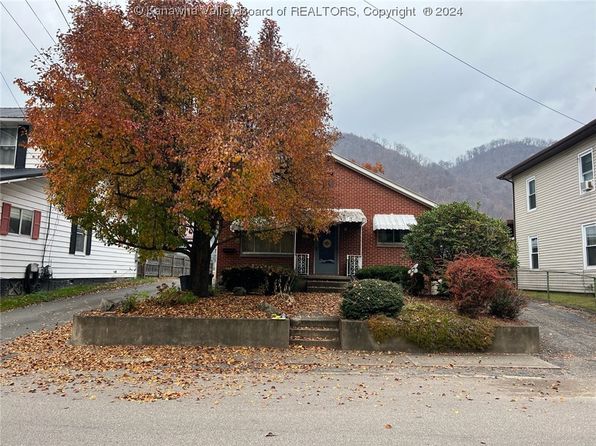86 4th Ave #A, Montgomery, WV 25136