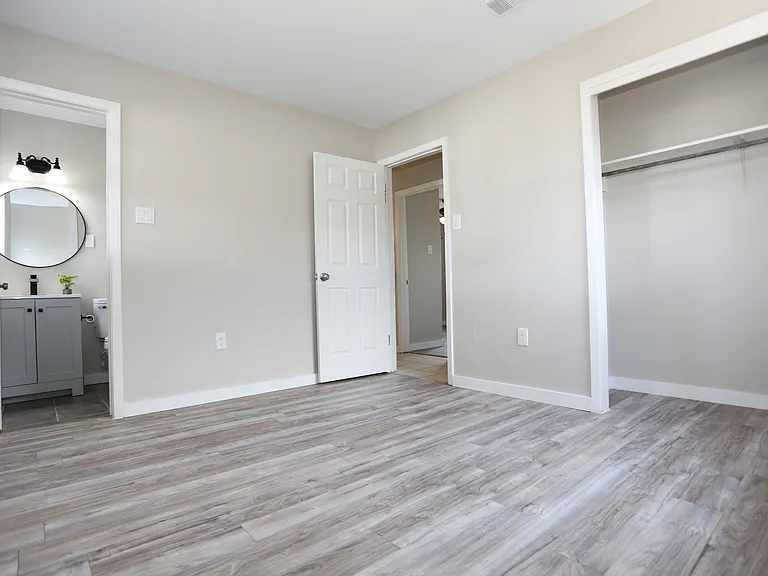 2913 Santa Rosa Ave — Photo 15