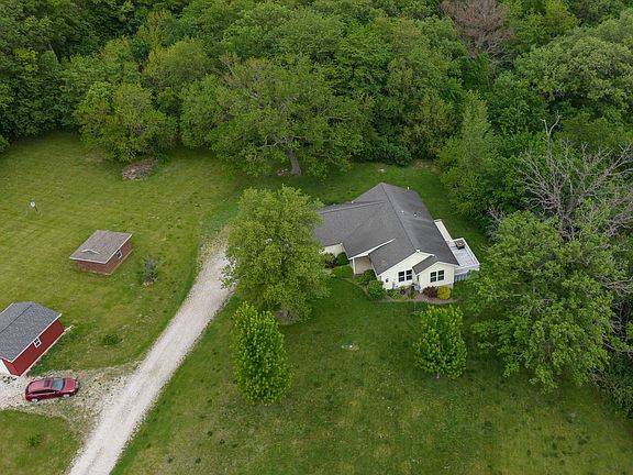 2nd image of 2662 Evans Rd