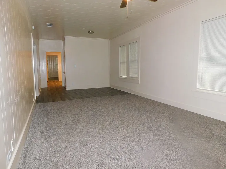 1813 Washington St — Photo 6