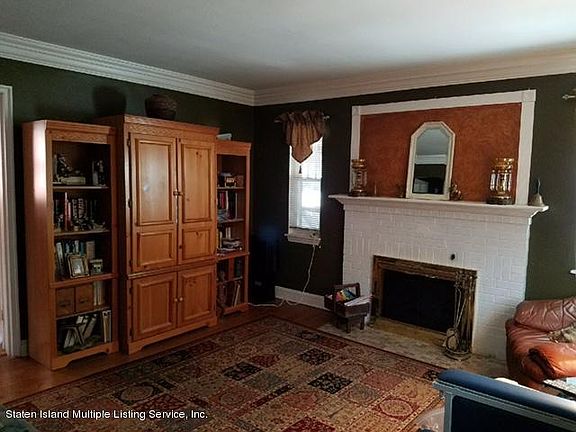 5th image of 406 Clawson St