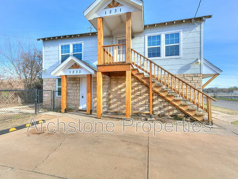 1233 N Grand Blvd — Photo 36
